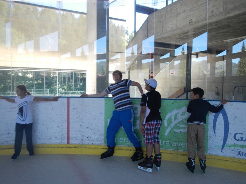 Village Camps International Summer Camp Leysin, Switzerland 2026-07-14 https://www.villagecamps.com/journals_admin/images/708-12-ice skating (74).jpg